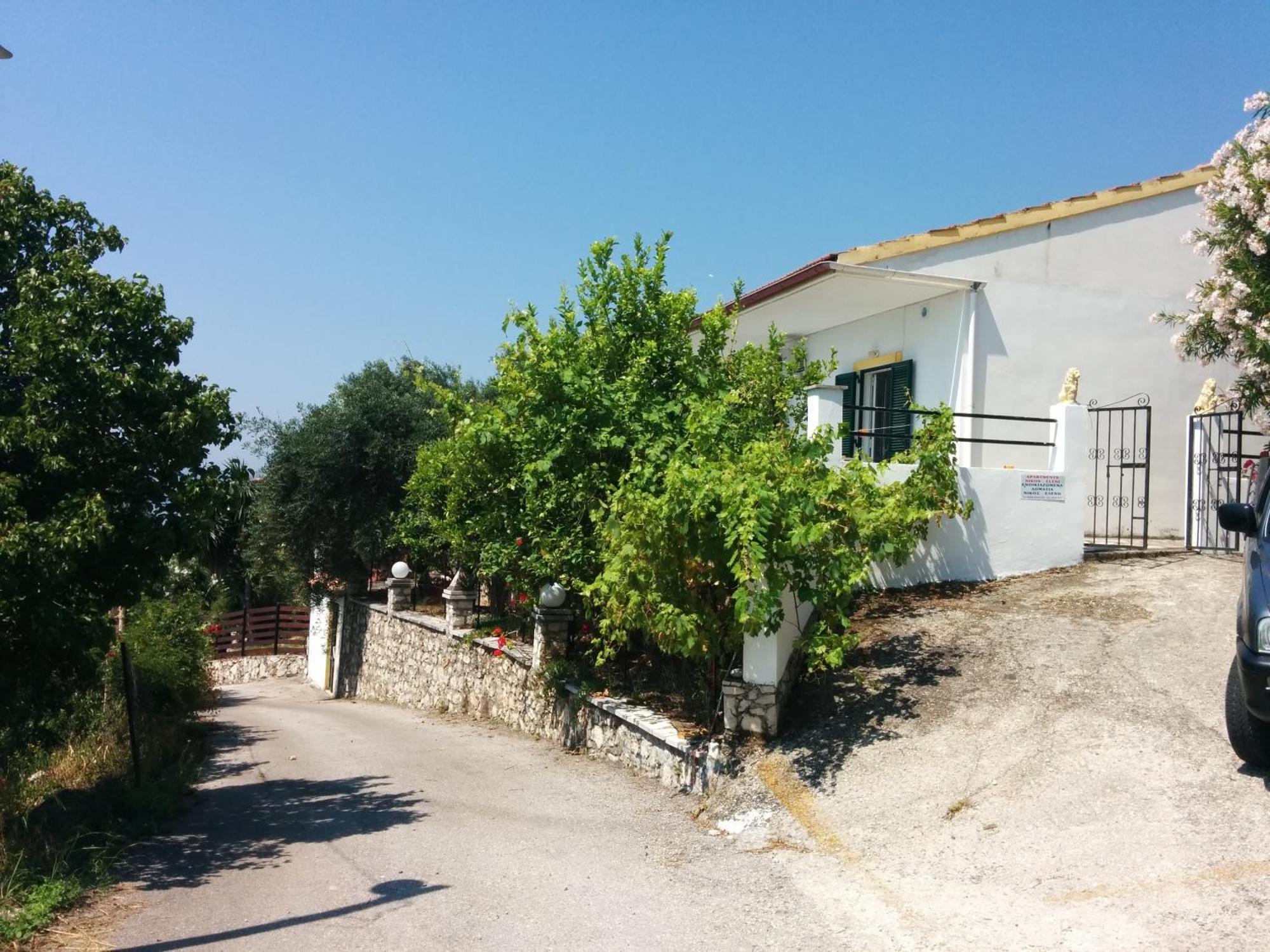 Nikos - Eleni Appartement Barbati Buitenkant foto
