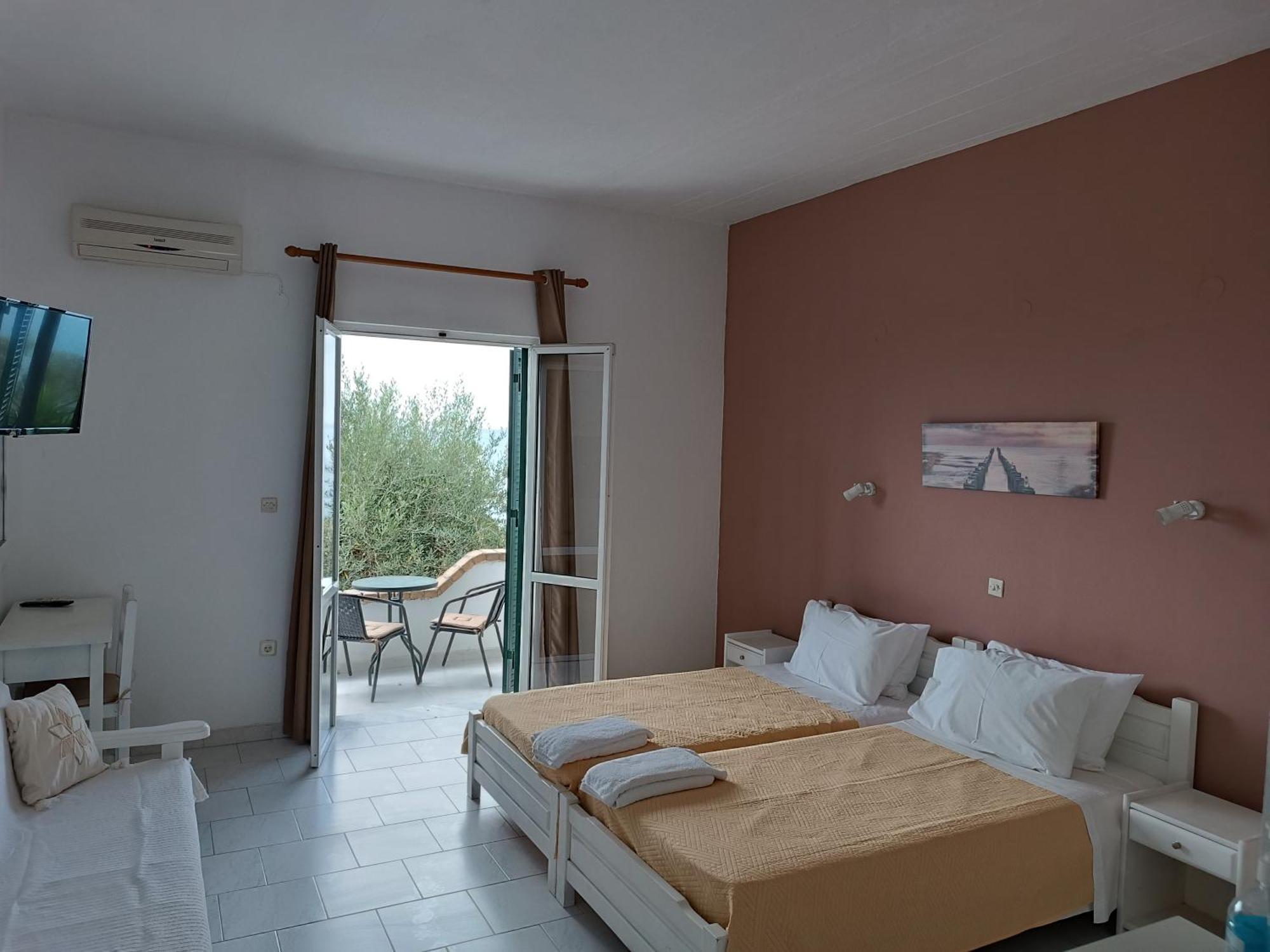 Nikos - Eleni Appartement Barbati Buitenkant foto